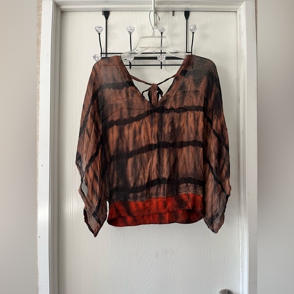 Language - Sheer Crop - Picture 2 of 5